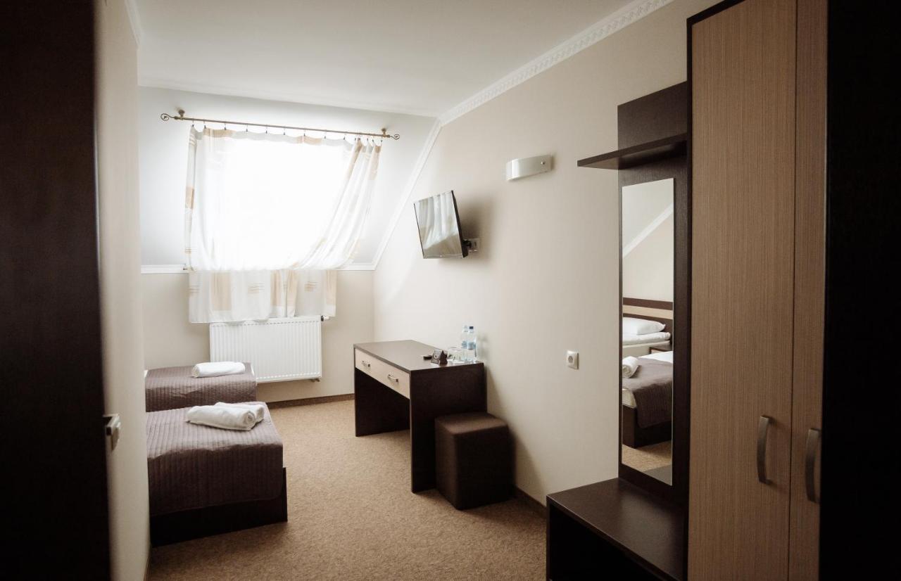 Роляда Hotel Tysmenytsia Ngoại thất bức ảnh