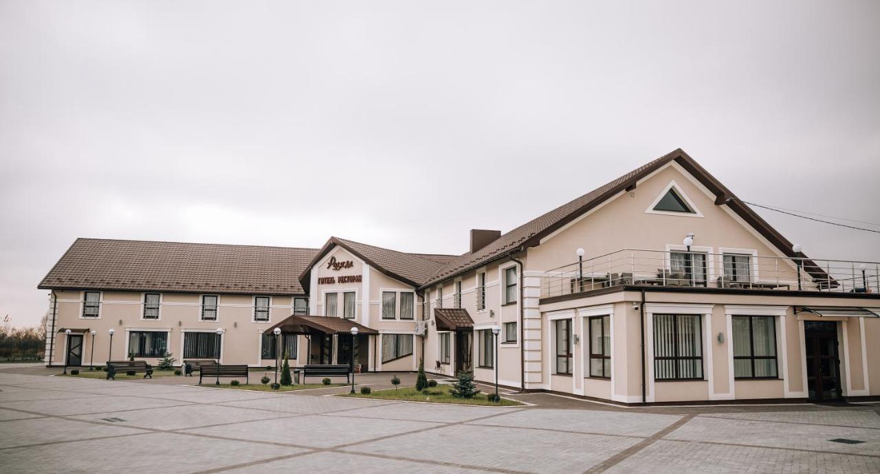 Роляда Hotel Tysmenytsia Ngoại thất bức ảnh