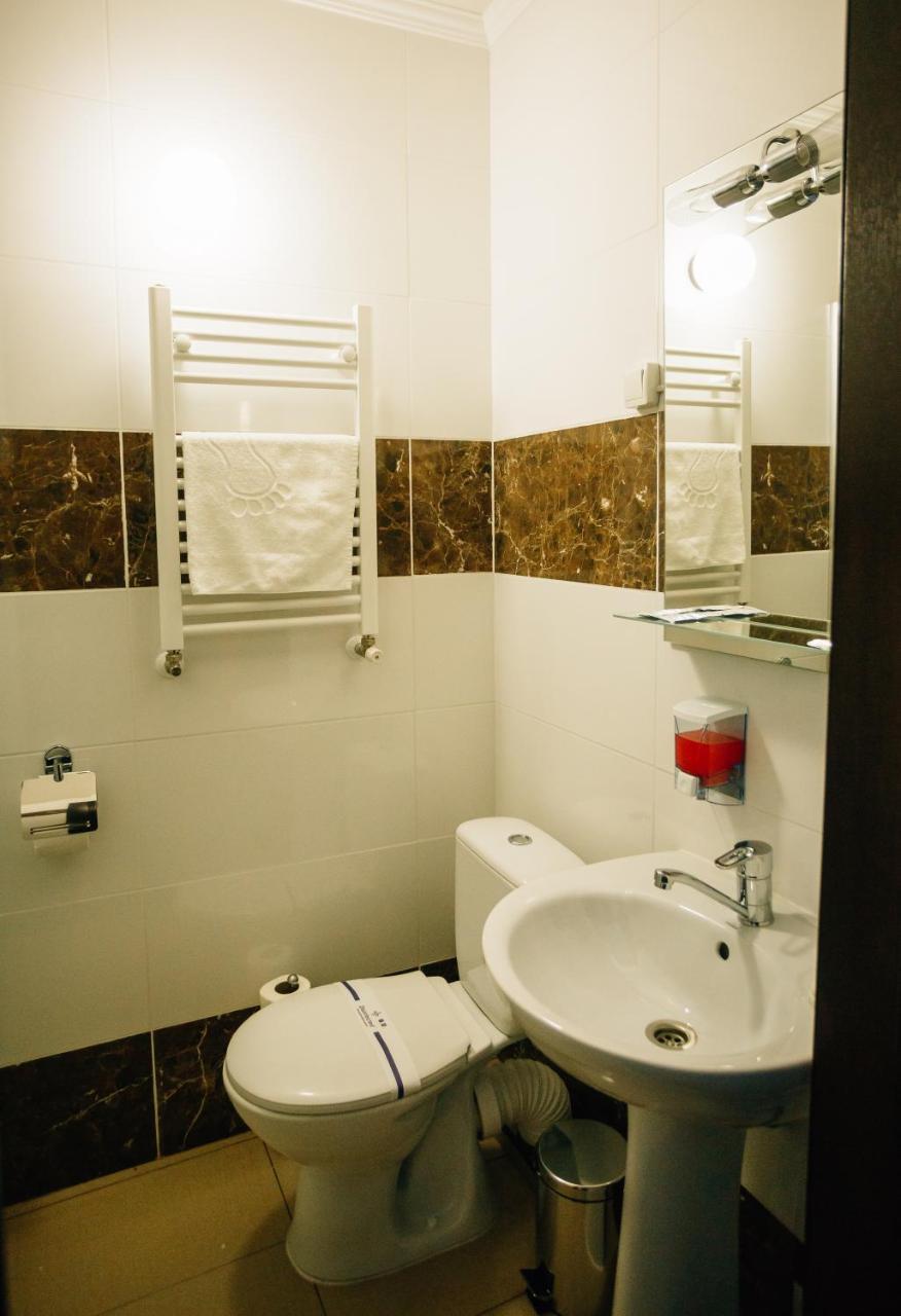 Роляда Hotel Tysmenytsia Ngoại thất bức ảnh