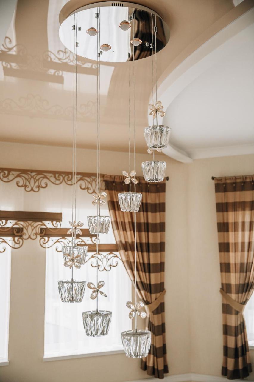 Роляда Hotel Tysmenytsia Ngoại thất bức ảnh