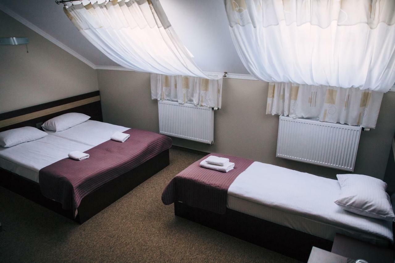 Роляда Hotel Tysmenytsia Ngoại thất bức ảnh