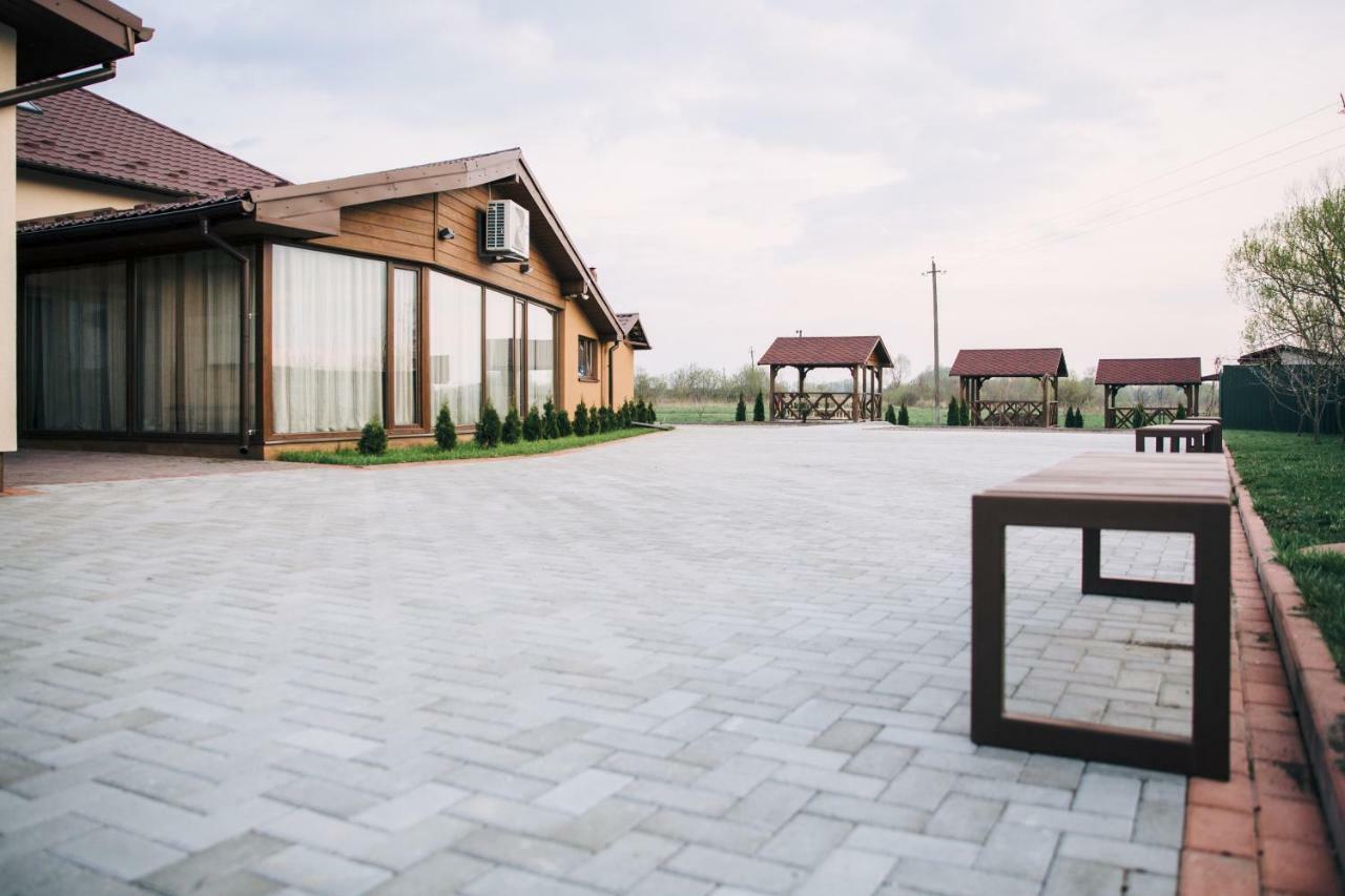 Роляда Hotel Tysmenytsia Ngoại thất bức ảnh