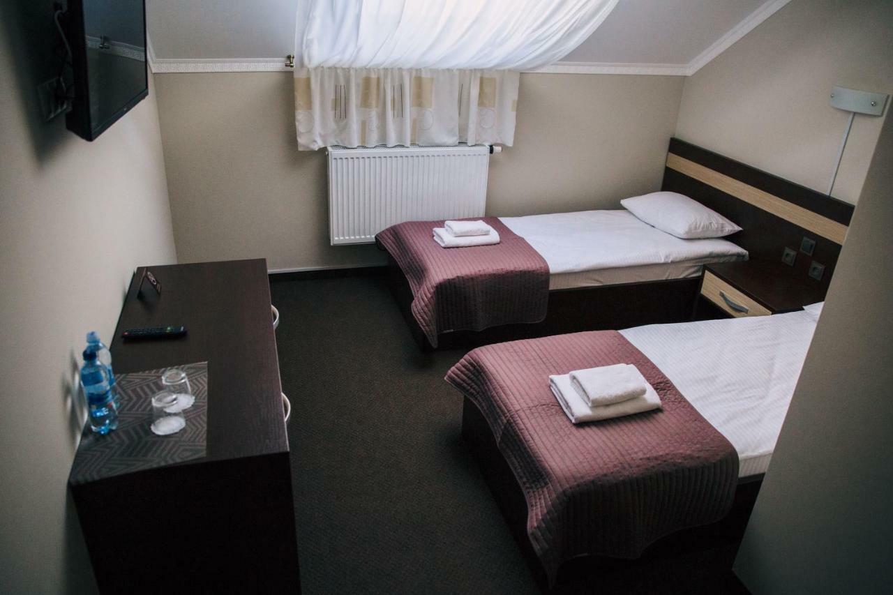 Роляда Hotel Tysmenytsia Ngoại thất bức ảnh