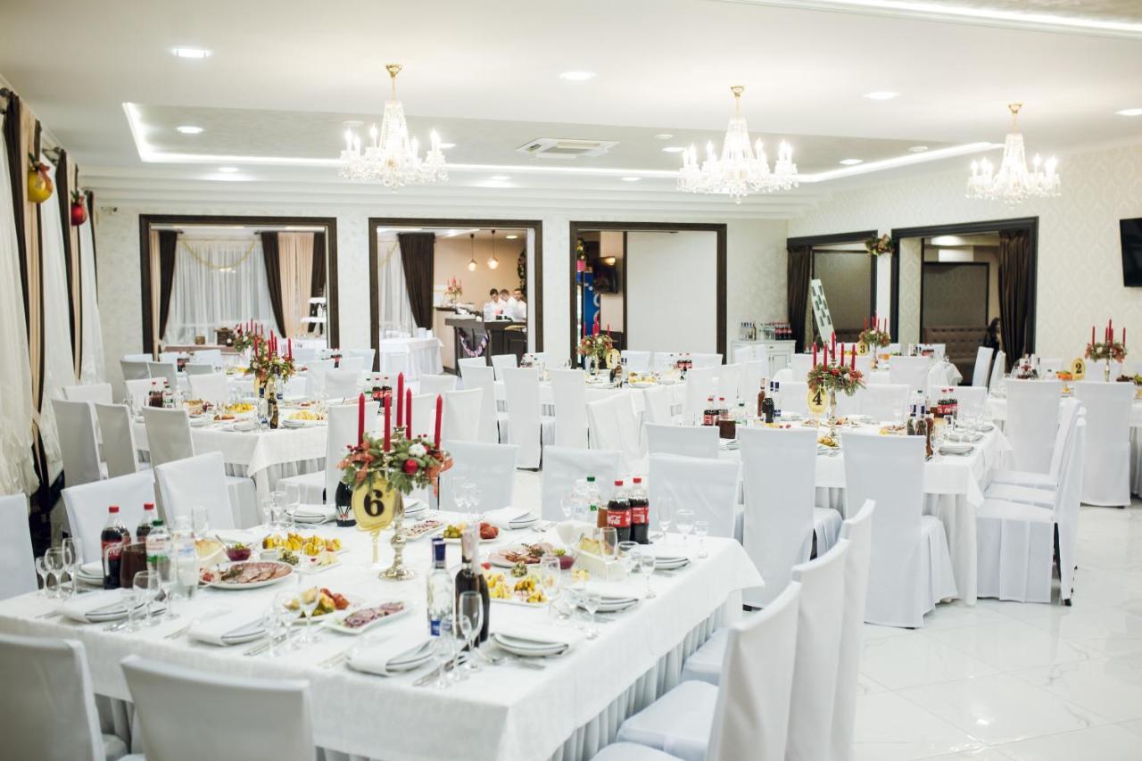 Роляда Hotel Tysmenytsia Ngoại thất bức ảnh