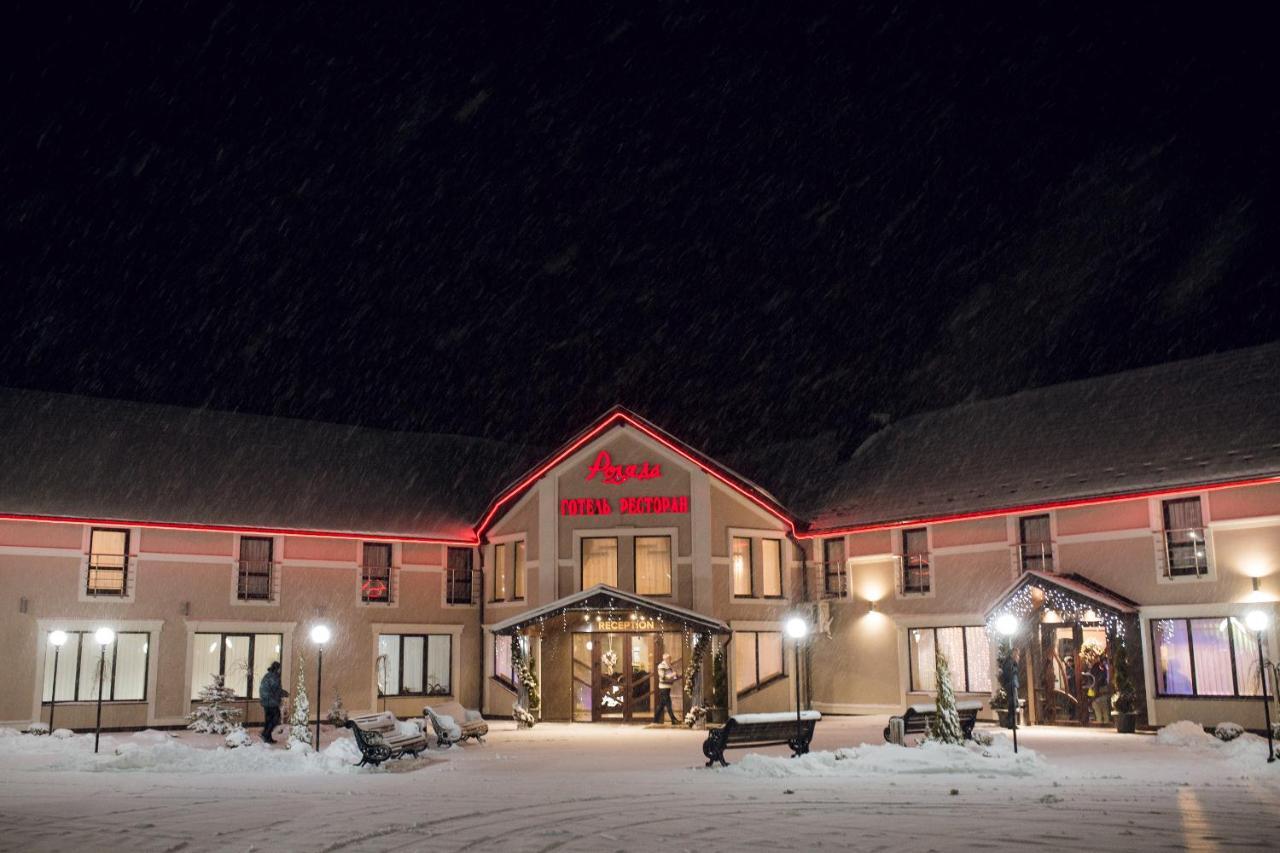 Роляда Hotel Tysmenytsia Ngoại thất bức ảnh
