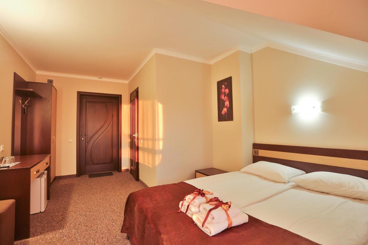 Роляда Hotel Tysmenytsia Ngoại thất bức ảnh