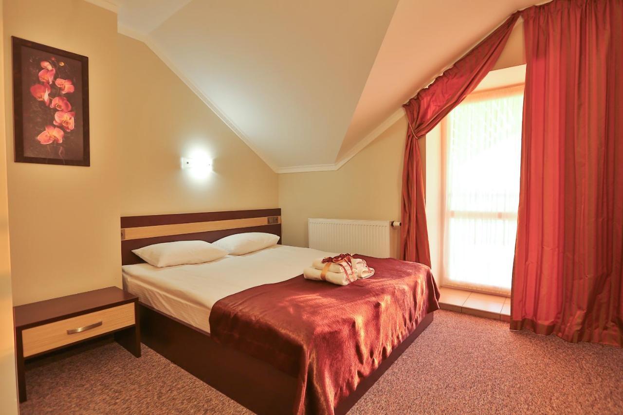 Роляда Hotel Tysmenytsia Ngoại thất bức ảnh