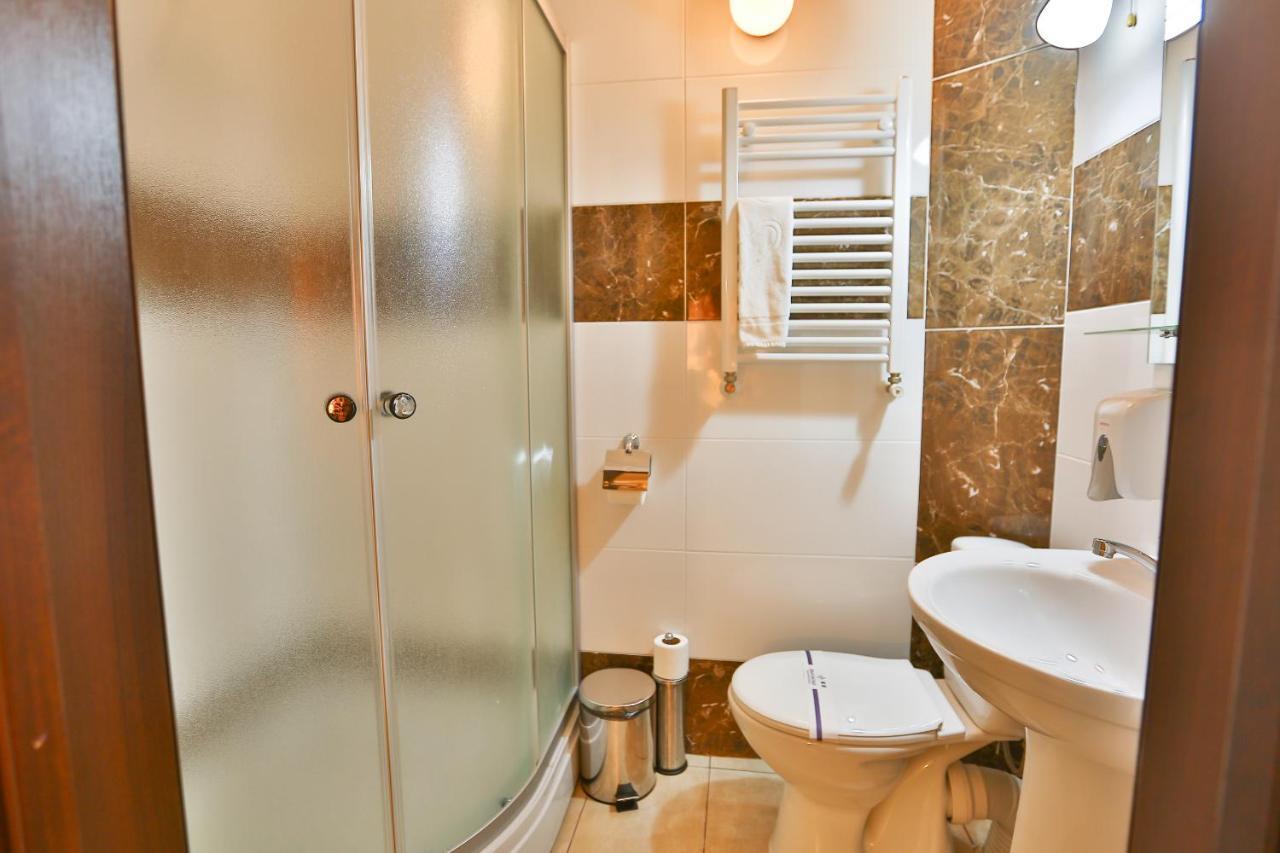 Роляда Hotel Tysmenytsia Ngoại thất bức ảnh