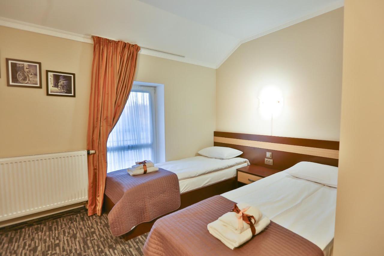Роляда Hotel Tysmenytsia Ngoại thất bức ảnh