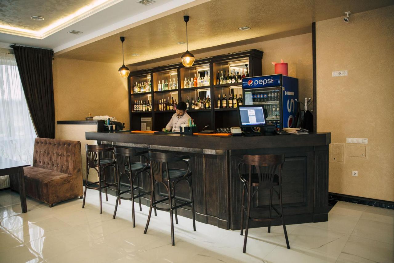 Роляда Hotel Tysmenytsia Ngoại thất bức ảnh