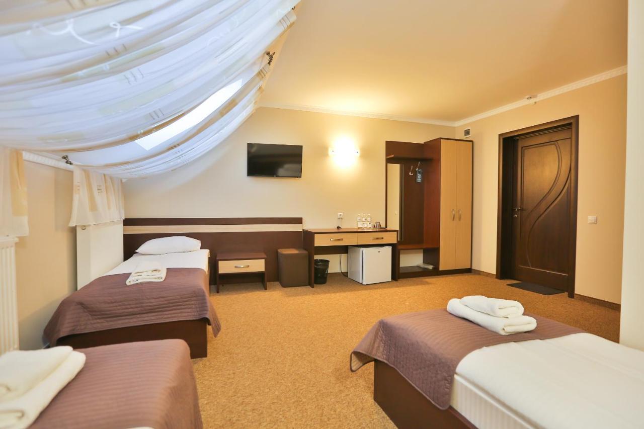 Роляда Hotel Tysmenytsia Ngoại thất bức ảnh