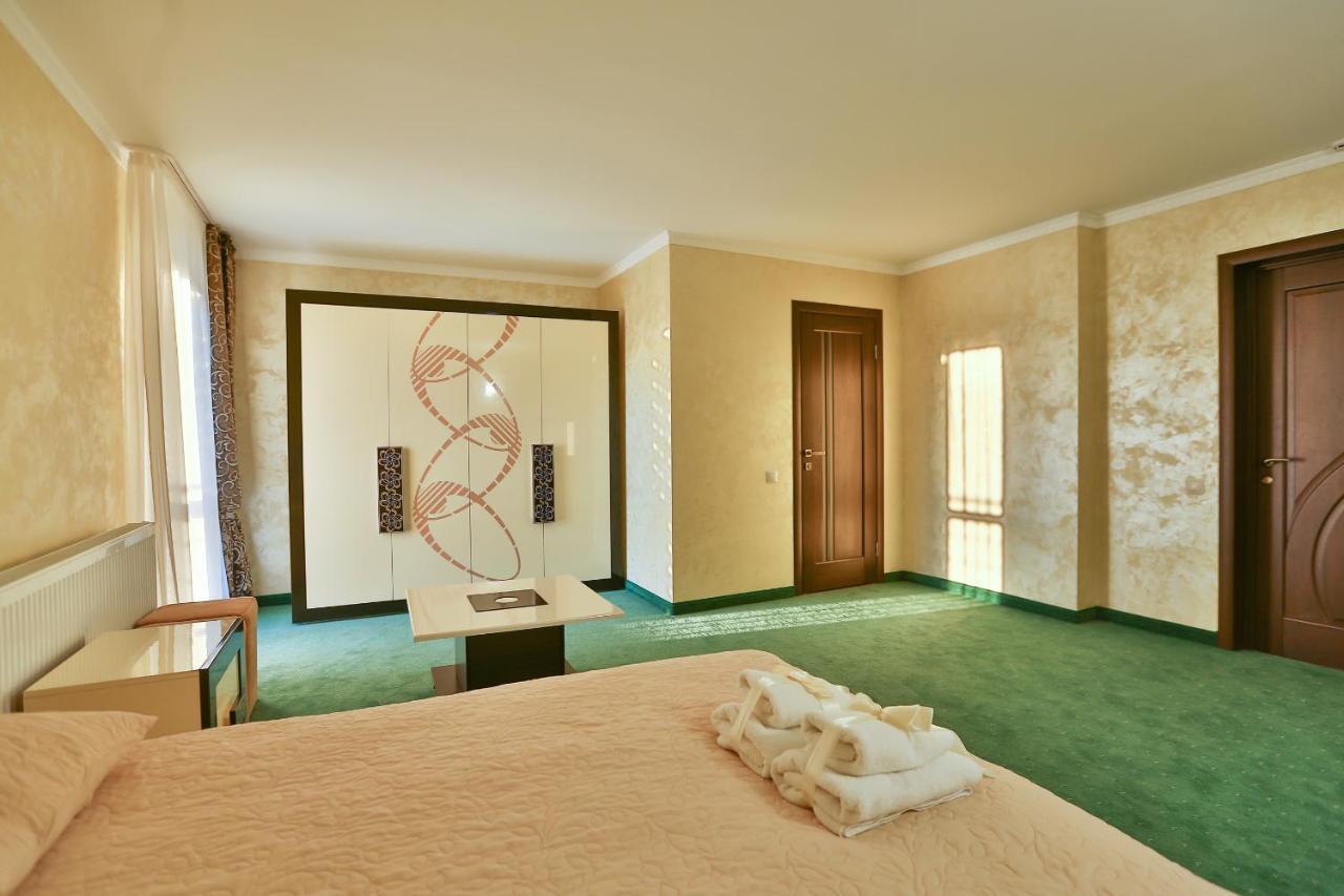 Роляда Hotel Tysmenytsia Ngoại thất bức ảnh
